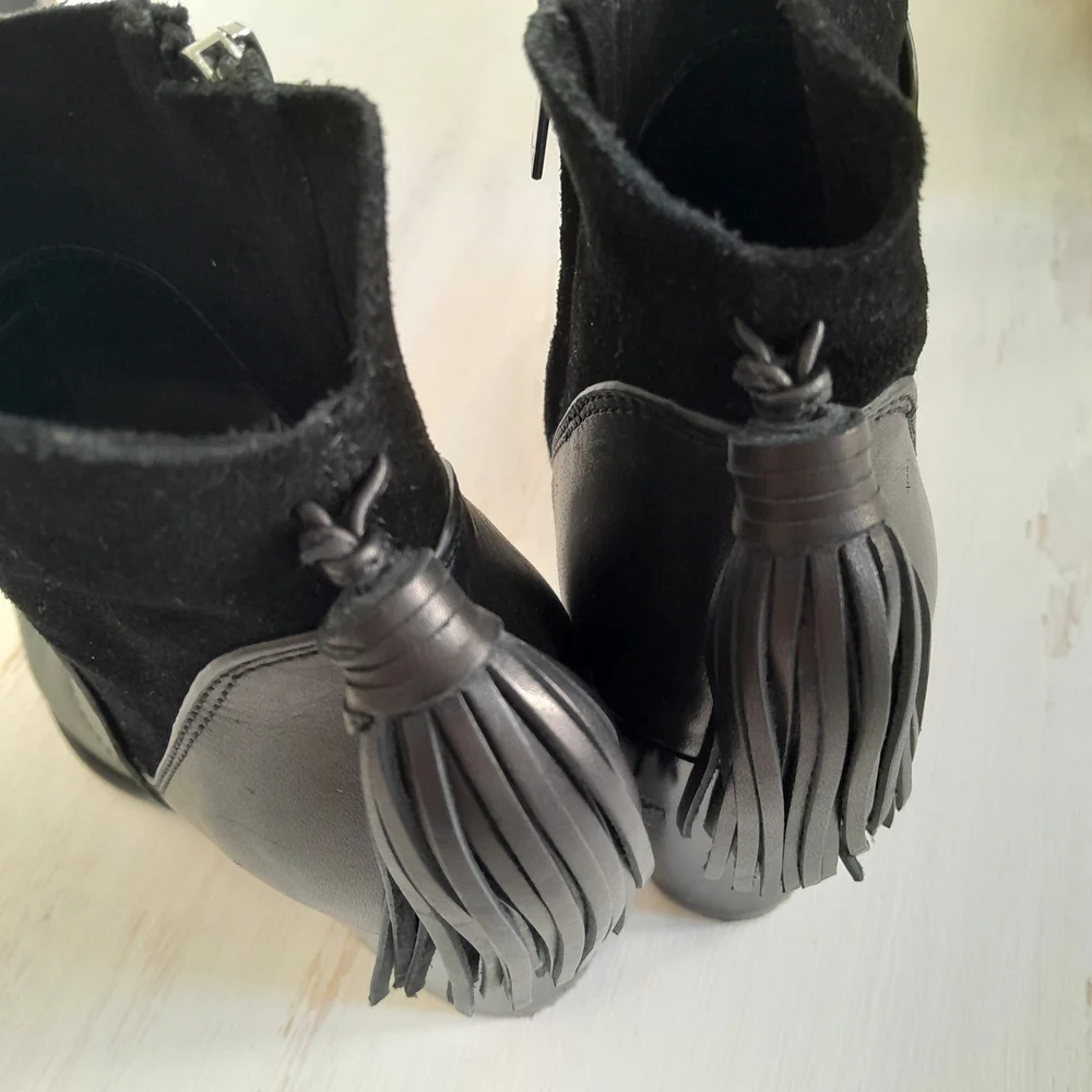 Marc Fisher Black Leather Block Heel Boots Size 6